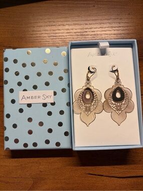 NWT Amber Sky Gold Filigree Teardrop Dangle Earrings